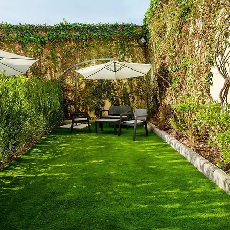 Aurora Garden - & 4*